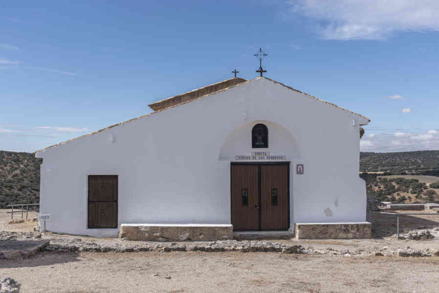 Cuenca - Saelices - parque arqueológico de Segóbriga 27 - ermita vírgen de los Remedios.jpg
